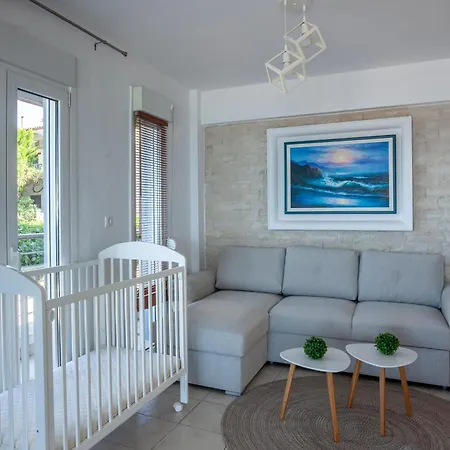 Villa Argo First Line